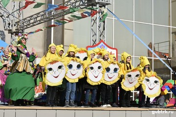 Встретили весну, как полагается: весело и сытно