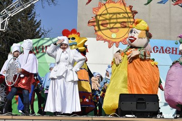 Встретили весну, как полагается: весело и сытно