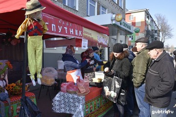 Встретили весну, как полагается: весело и сытно