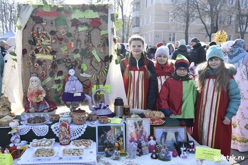 Встретили весну, как полагается: весело и сытно