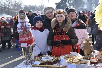 Встретили весну, как полагается: весело и сытно