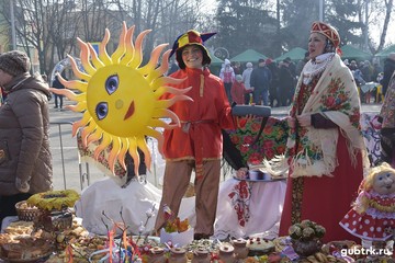 Встретили весну, как полагается: весело и сытно