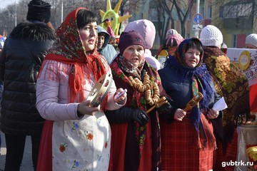 Встретили весну, как полагается: весело и сытно