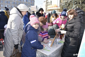 Встретили весну, как полагается: весело и сытно