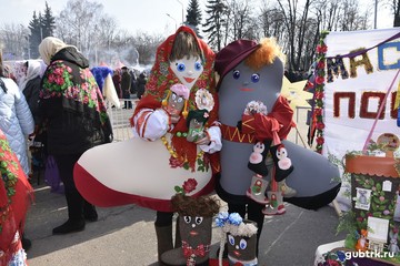 Встретили весну, как полагается: весело и сытно