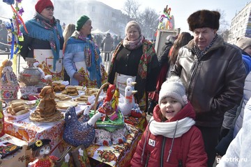 Встретили весну, как полагается: весело и сытно