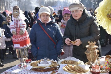 Встретили весну, как полагается: весело и сытно