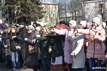 Встретили весну, как полагается: весело и сытно