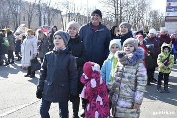 Встретили весну, как полагается: весело и сытно