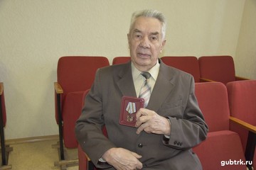Вручены юбилейные медали