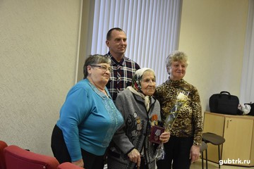 Вручены юбилейные медали