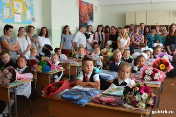 Металлоинвест дарит всем первоклассникам Губкина школьные ранцы