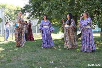 День флага России отметили в посёлке Троицком