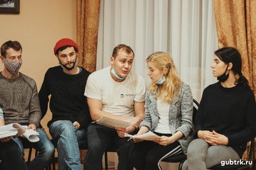 Губкинские актеры театра провели театральную читку