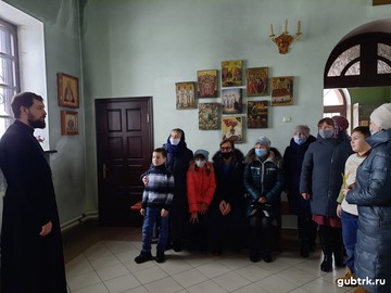 Познавательный час «Лик святой нам душу греет»