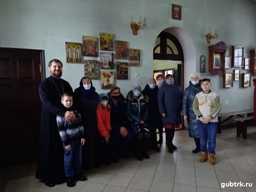 Познавательный час «Лик святой нам душу греет»