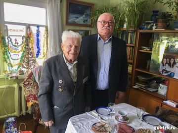 На новогодних праздниках белгородские энергетики поздравили с 95-летием ветерана Великой Отечественной войны, ветерана Белгородэнерго Николая Шевцова