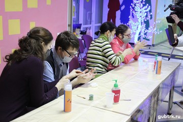 12 декабря в ЦКР «Форум» прошел мастер-класс для детей с ограниченными возможностями здоровья «Сказочная слайм-лаборатория»