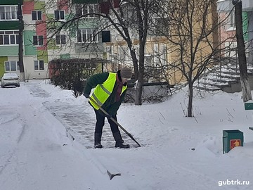 В Губкине ведется активная работа по уборке снега