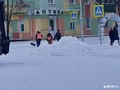В Губкине ведется активная работа по уборке снега