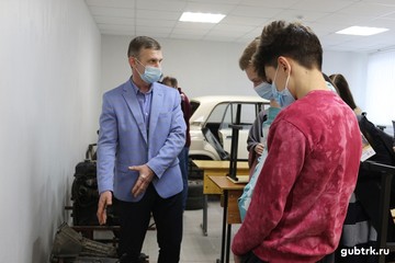 Сторонники партии «Единая Россия» организовали экскурсию в Губкинский филиал БГТУ им. Шухова