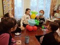Для троицких ребят провели мастер-класс из воздушных шаров «Клоун»