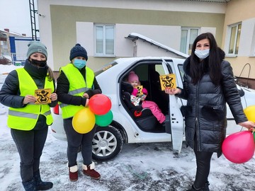 В МБДОУ № 36 «Колокольчик» прошла акция «Наклейка-автокресло»