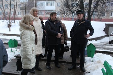 На очередном территориальном обходе Галина Колесникова побеседовала с жильцами многоквартирных домов по улице Лазарева