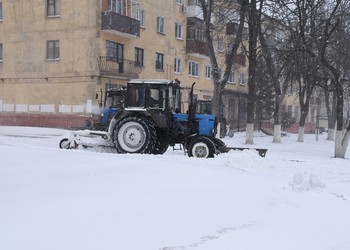 В Губкине ведется активная работа по уборке снега