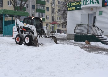 В Губкине ведется активная работа по уборке снега