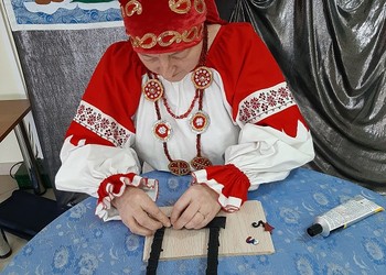 В Казацкостепском Доме культуры прошел мастер-класс по декоративной обработке кожи