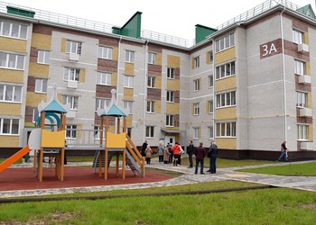 Губкинцам вручили ключи от новых квартир