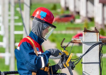 Белгородэнерго реконструирует 60 километров отслуживших свой срок сетей