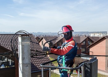 Белгородэнерго реконструирует 60 километров отслуживших свой срок сетей