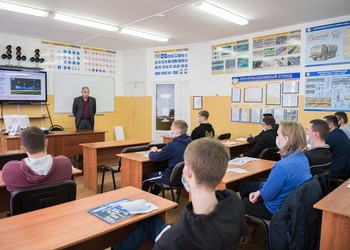 Специалисты Белгородэнерго рассказали курсантам Белгородской автошколы  ДОСААФ России о правилах работы вблизи ЛЭП