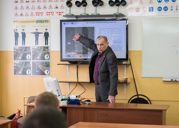 Специалисты Белгородэнерго рассказали курсантам Белгородской автошколы  ДОСААФ России о правилах работы вблизи ЛЭП