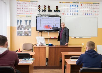 Специалисты Белгородэнерго рассказали курсантам Белгородской автошколы  ДОСААФ России о правилах работы вблизи ЛЭП