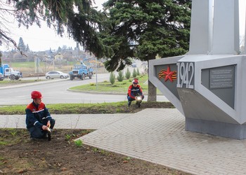 Белгородские энергетики обеспечили освещение стелы погибшим воинам в поселке Борисовка