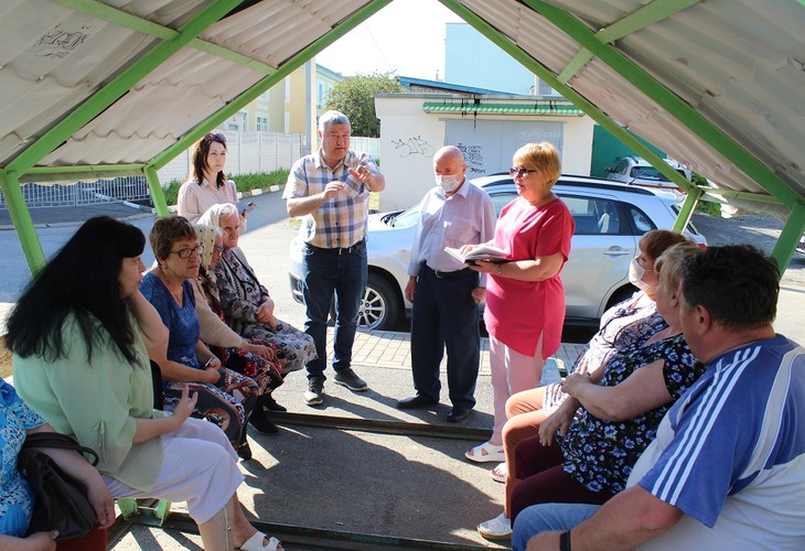 Елена Толмачёва встретилась с жителями дома №39 по улице Кирова