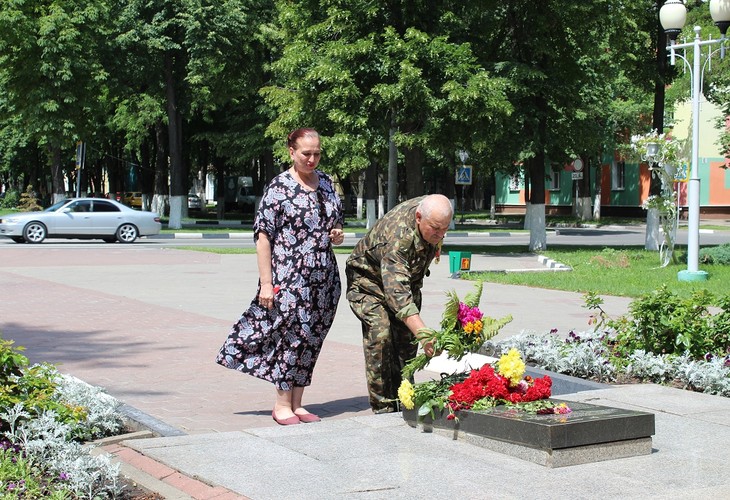 Представители общества инвалидов почтили память советских солдат