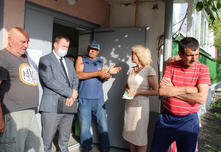 Депутаты Губкинского городского округа продолжают встречаться с жителями и решать насущные проблемы населения