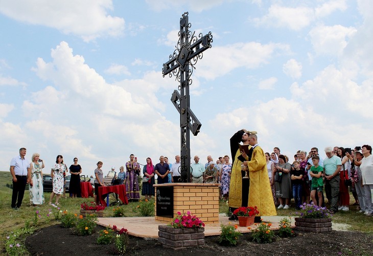 В селе Тёплый Колодезь установлен поклонный крест