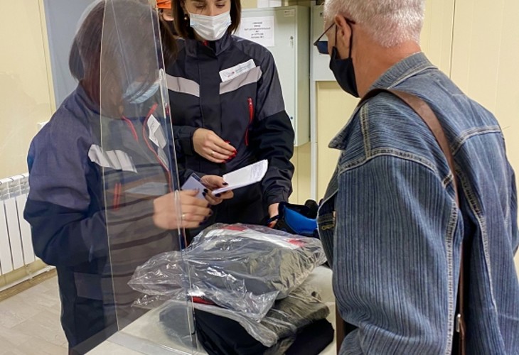 Не более 10 минут. Время получения спецодежды сократилось в несколько раз