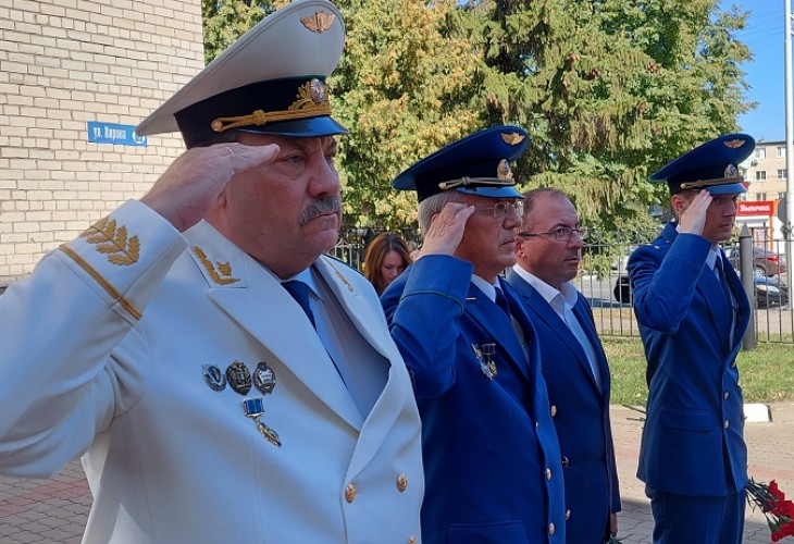 В преддверии 300-летия прокуратуры Российской Федерации торжественно открыта мемориальная доска на здании Губкинской городской прокуратуры