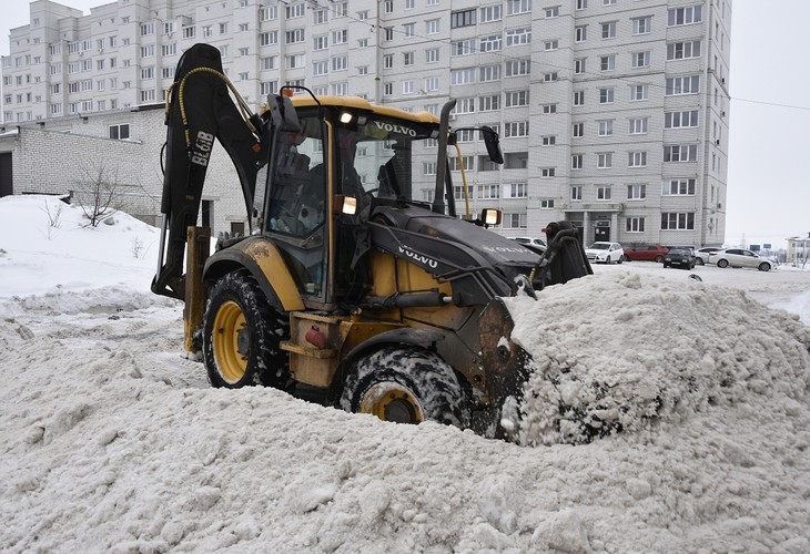 В  Губкине проходит комплексная уборка снега