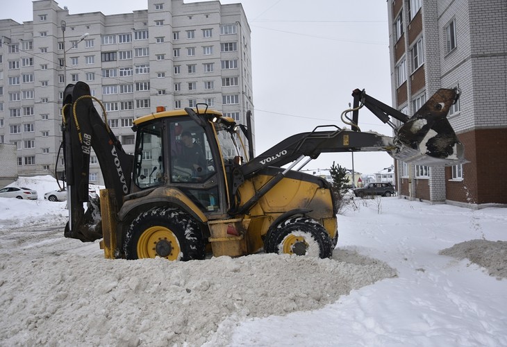 В  Губкине проходит комплексная уборка снега