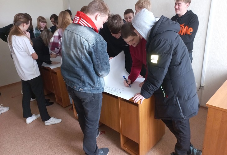 Для юных губкинцев организовали Форсайт — сессию «Управляем вместе!»