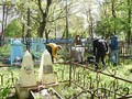В Губкине провели субботник на могилах ветеранов Великой Отечественной войны