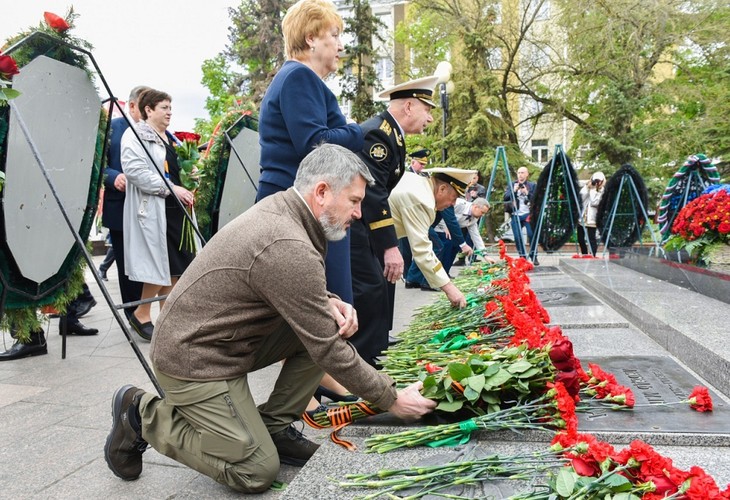 Вячеслав Гладков и Игорь Маковский 9 мая почтили память героев Великой Отечественной войны