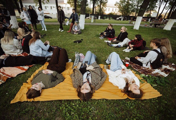 В Губкине прошла выставка-променад «Тактики прислушивания»